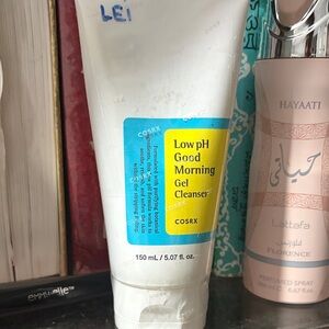 COSRX Low pH Good Morning Gel Cleanser - White and Blue